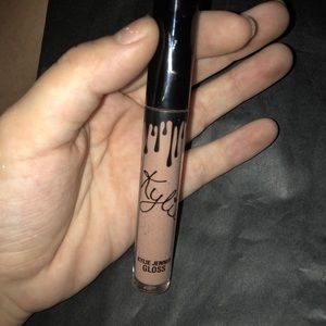 Kylie cosmetics lip gloss “so cute”